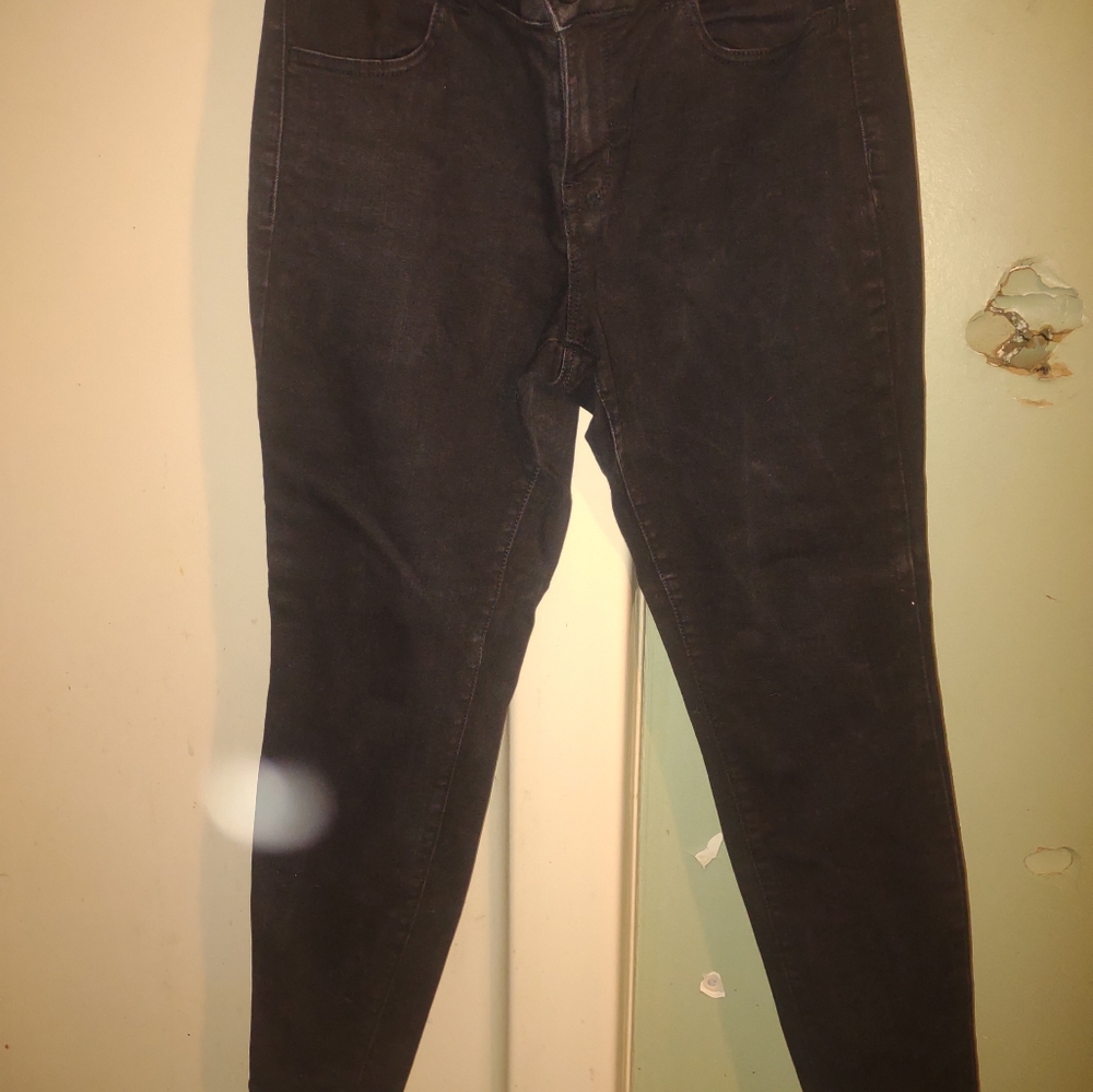 Woman's Maurices Medium short black everflex high rise skinny stretch denim jean